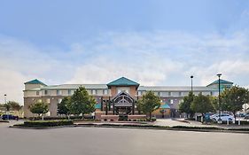 Holiday Inn Express & Suites Elk Grove Central - Hwy 99 By Ihg